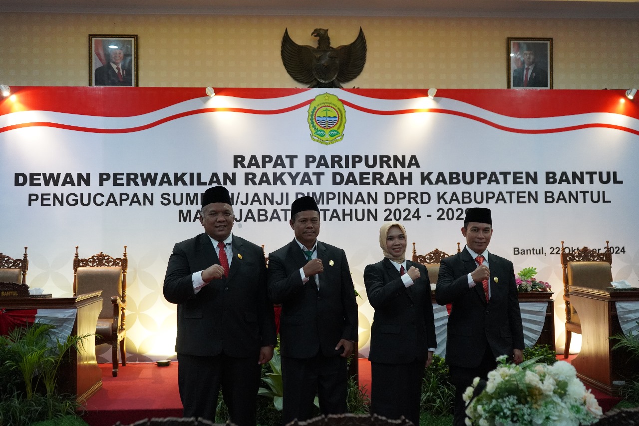 A group of men standing in front of a banner

Description automatically generated